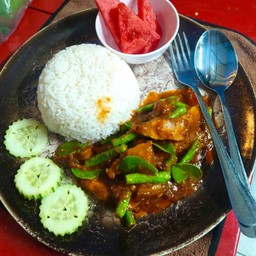 ข้าวราดผัดพริกแกงหมู