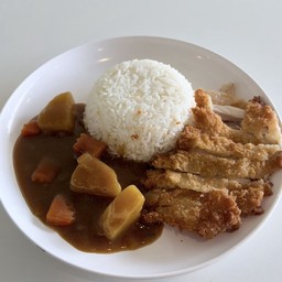 ข้าวแกงกะหรี่ไก่ทอดทงคัตสึ