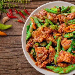 พริกแกงหมูชิ้น (กับข้าว)