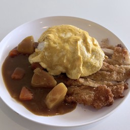 ข้าวแกงกะหรี่ไข่ขันไก่ทอด ทงคัตสึ