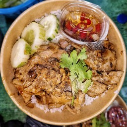 ข้าวหมูกระเทียม