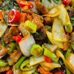 ผัดหมูกรอบน้ำพริกเผา