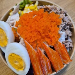 สลัดผักปูอัดไข่กุ้งไข่ต้ม