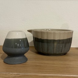 NO.04 GREY สีเทาแบบคนเท่ (ถ้วยตีมัทฉะ+ที่เก็บก้านชงมัทฉะ)