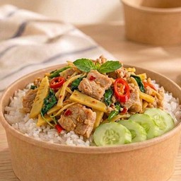 ข้าวหน่อไม้เปรี้ยวผัดเผ็ด หมูชิ้น