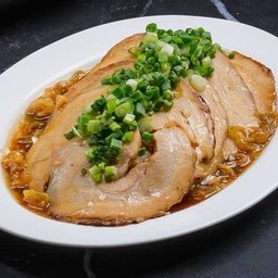 หมูชาชูผัดซอส