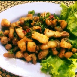 สามชั้นคั่วพริกเกลือ