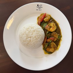 ข้าวผัดเครื่องแกงกุ้ง
