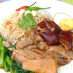 ก๋วยเตี๋ยว ข้าวขาหมู ป้าพร