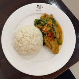 ข้าวผัดเครื่องแกงหมู