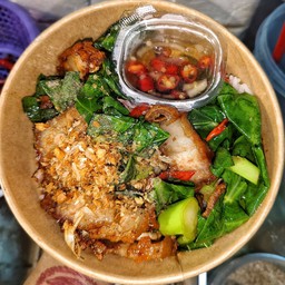 ข้าวผัดคะน้าหมูสามชั้นทอด