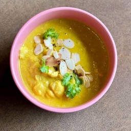 Spicy split pea and chicken soup