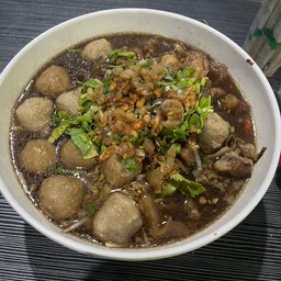 ้เกาเหลาลูกชิ้นเนื้อตุ๋น