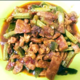 พริกแกงหมูกับข้าว