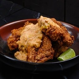 ไก่ทอดราดซอส สูตรเผ็ด