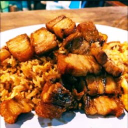 ข้าวผัดหมูกรอบผัดซอสเล็ก
