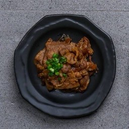 หมูสไลด์ผัดซอสโชยุ