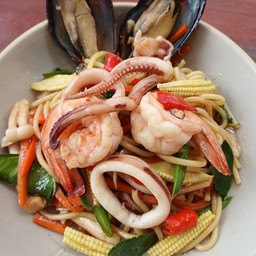 สปาเก็ตตี้ผัดขี้เมาทะเล/กุ้ง