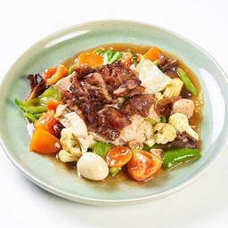 ข้าวคอหมูย่างผัดผักซอสจีน