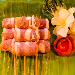 เบคอนพันไส้กรอก