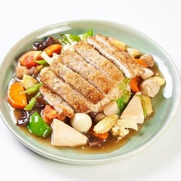 ข้าวราดหมูทงคัตสึผัดผักซอสจีน