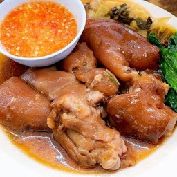ข้าวขาหมู&ราดหน้า&แกงเขียวหวานครัวตัวกลม