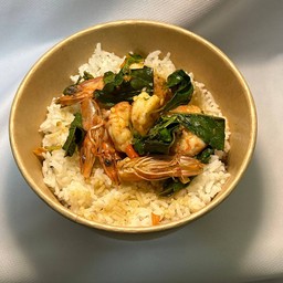 ข้าวกะเพรากุ้ง