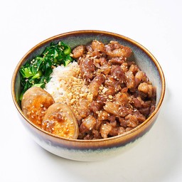 ข้าวหมูตุ๋นผัดผักซอสไต้หวัน