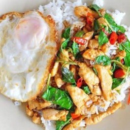 ข้าวผัดกระเพราไก่