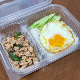 กะเพราหมูสับ+ไข่ดาว