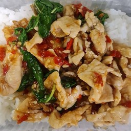 กะเพราไก่โคตรอิ่มฟรีไข่ดาวหรือเจียวโปรดระบุ