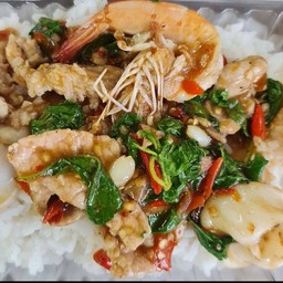 กะเพรารวมมิตรโคตรอิ่มฟรีไข่ดาวหรือเจียวโปรดระบุ