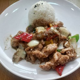 หมูทะลายฟ้า-ราดข้าว(หมูนุ่มพริกไทยดำ)