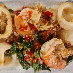 กะเพราทะเลโคตรอิ่มฟรีไข่ดาวหรือเจียวโปรดระบุ