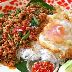 ร้านแซ่บปากแตก กะเพราะพริกแห้ง สาขาพระประแดง