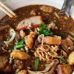 ร้านก๋วยเตี๋ยวโบร่ำโบราณ(เจ้าเก่ามั่งมีตลอดกาลนานเทอญ...สาธุ) มรดกตกทอดก๋วยเตี๋ยวตาเมืองยายพอง