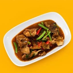 ผัดพริกแกงใต้หมูตุ๋น (กับข้าว)