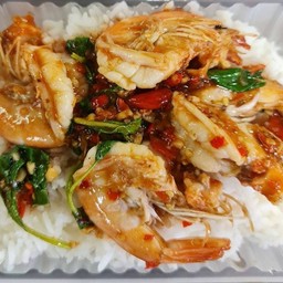 กะเพรากุ้งโคตรอิ่มฟรีไข่ดาวหรือเจียวโปรดระบุ
