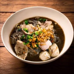 ขายดี ! เตี๋ยวเรือน้ำตกหมูสด สูตรกะทิสด