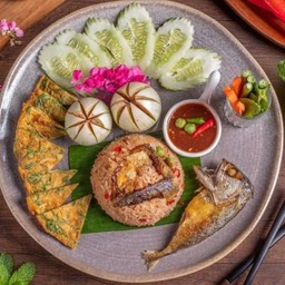 ข้าวผัดน้ำพริกปลาทู