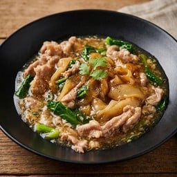 ราดหน้าเส้นใหญ่หมูหมัก