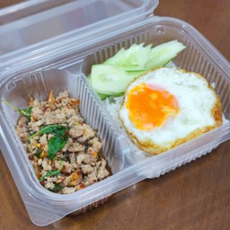 ข้าวกะเพราเนื้อสับ+ไข่ดาว