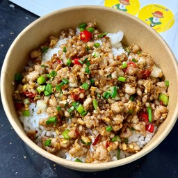 ข้าวราดคั่วพริกเกลือ