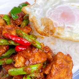 ผัดพริกแกงหมู
