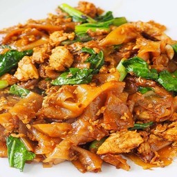 เส้นใหญ่ไก่
