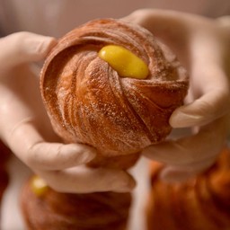 Cruffin Lemon Curd