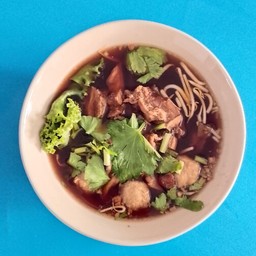 ก๋วยเตี๋ยวเนื้อตุ๋น