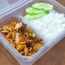ข้าวหมูดรอบผัดพริกเกลือ