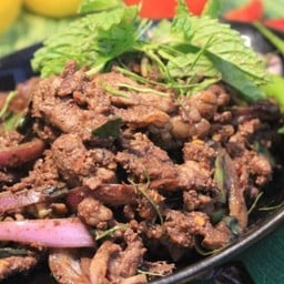 ก้อยเสือคั่ว