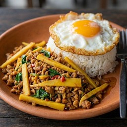 ผัดพริกแกงหน่อไม้ ฟรีไข่